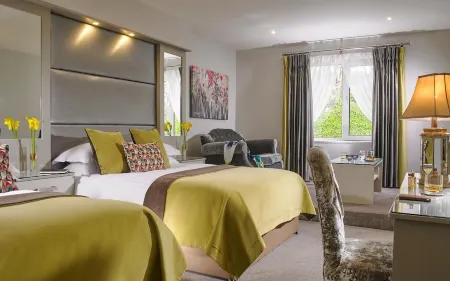 Fitzgeralds Woodlands House Hotel Отели рядом с достопримечательностью «Holy Trinity Abbey Church»