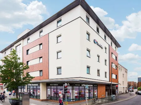 Travelodge Hotel - Horsham Central Отели рядом с достопримечательностью «Суон Уолк»