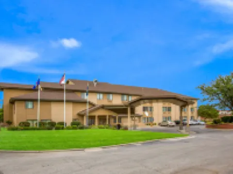 Quality Inn & Suites Lawrence - University Area Hotels in Lawrence