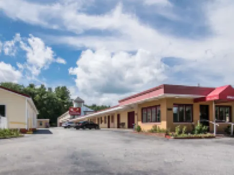 Econo Lodge Hotels in Windham County