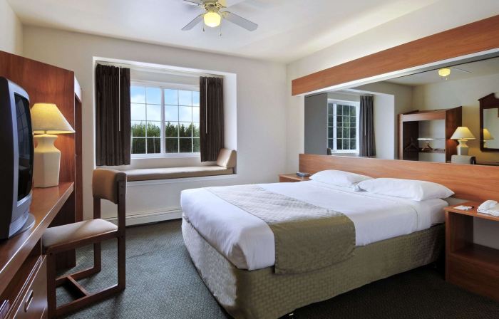 Microtel Inn & Suites by Wyndham Eagle River/Anchorage Are