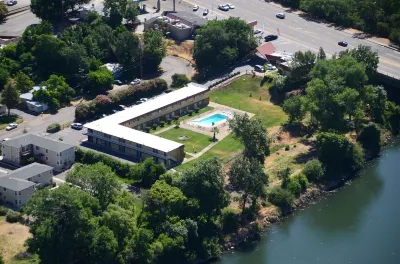 Econo Lodge Hotels near Dog Island Park