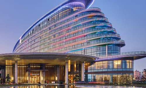 HUALUXE Nanjing Yangtze River by IHG