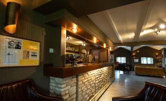 Pettifers Freehouse Hotel