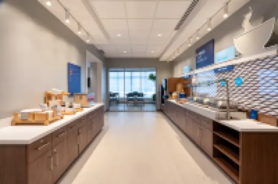 Holiday Inn Express & Suites VAUGHAN-SOUTHWEST by IHG