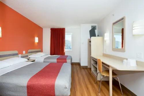 Motel 6 Brooklyn Center, MN - Minneapolis Hotels in Brooklyn Park