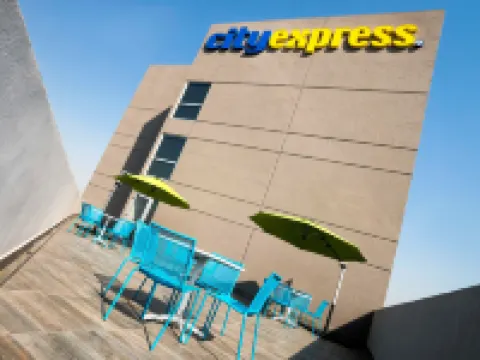 City Express Plus by Marriott Ciudad de México Patio Universidad Hotels near Altavista