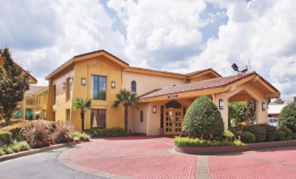 Howard Johnson by Wyndham Columbus Fort Moore