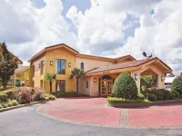 Howard Johnson by Wyndham Columbus Fort Moore Hotels in Columbus