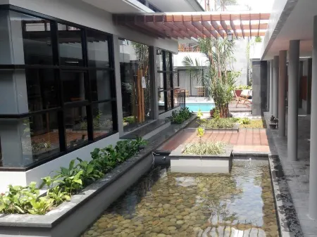 Grand Laguna Hotel & Villa