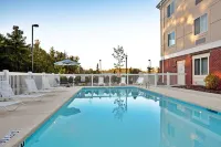 Holiday Inn Express & Suites Southern Pines-Pinehurst Area Hotels in Aberdeen