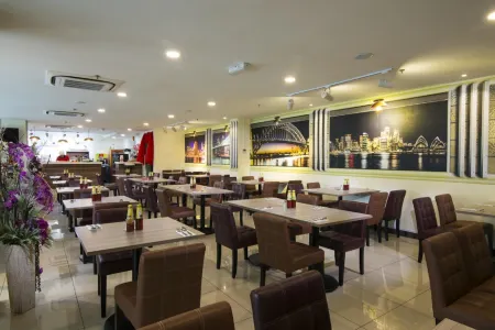 One Pacific Hotel and Serviced Apartments Отели рядом с достопримечательностью «Buppharam Buddhist Temple»