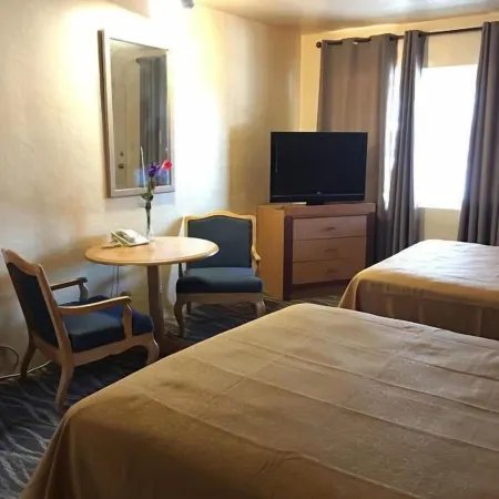 Sky Ranch Inn