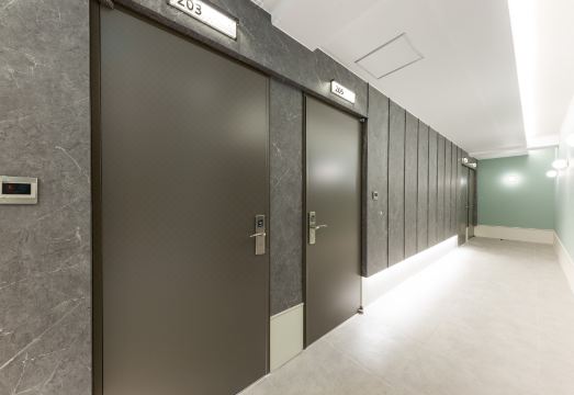 충주 동행 호텔의 객실 침대와 인테리어