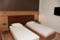Metropolis Hotel - 2-Star