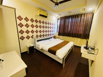 Shanti the Grand Palace Hotels in Kurli