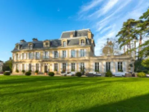 シャトー ラ シュヌヴィエール コムのホテル