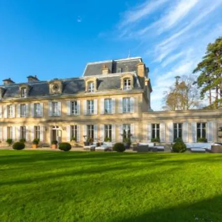 Chateau la Cheneviere Отели в г. Ком