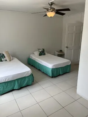 El Retreat Guest House Hotels near Workmans Seventh-day Adventist Church