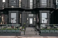 Port Hotel Hotels near Hampden Park