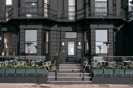 Port Hotel