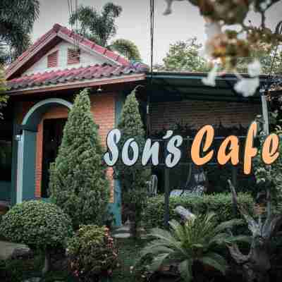 Ruean Prathum Resort Hotel Exterior