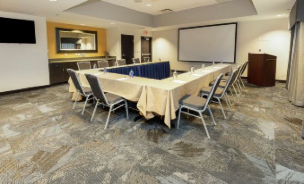 Hampton Inn & Suites West Morgantown University Towne Centre