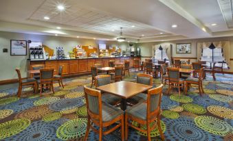 Holiday Inn Express & Suites Belleville (Airport Area)