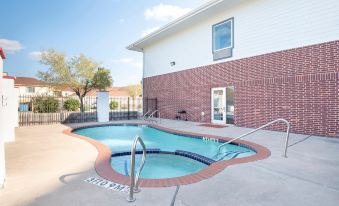 OYO Townhouse Clute Lake Jackson