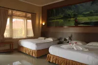 Arayanna Hotel & Resort Hotel dekat Bumi Perkemahan Air Terjun Dlundung