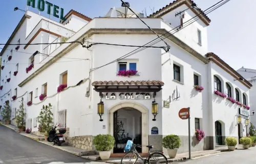 La Goleta Hotels in Llanca