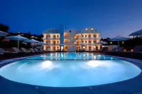 V Luxury Suites Hotel a Perama