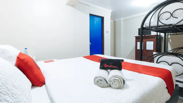 RedDoorz Plus @ Lagoon Resort Zambales Номера Photos