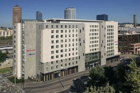 Hôtel Mercure Lyon Centre - Gare Part-Dieu Отели рядом с достопримечательностью «Flower Tree»