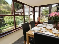 West End House - parkir