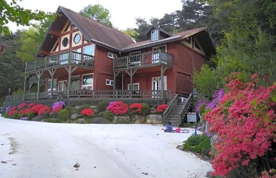 拿奧斯茂朱民宿