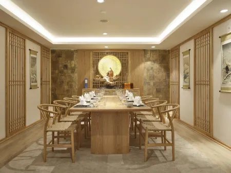 Golden Sun Hotel - Mangden Отели в г. Kon Plong District