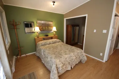 Cedar Grove Motel and Cabins Hotels in Qualicum Beach