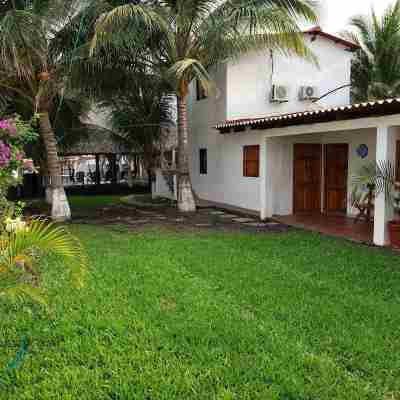 Rancho Los Chatos Hotel Exterior