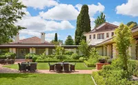 Hyatt Hotel Canberra - A Park Hyatt Hotel فنادق في 