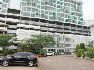 RedLiving Apartemen TreeParkCity Bee Rooms Tower Alpine