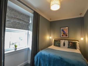 The Gallery Apartment
