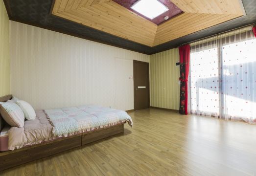 해뜨는숲속펜션 전경