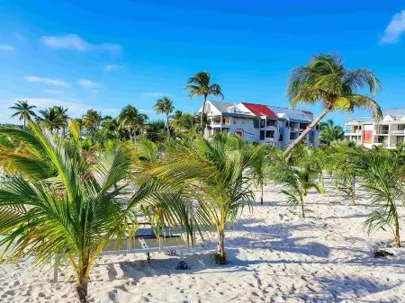 Hommage Hotel & Residences Отели рядом с достопримечательностью «Marina Port Royal»