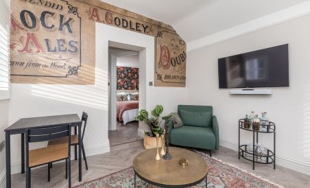 The Oak Rooms | by Huluki Sussex Stays - Housity
