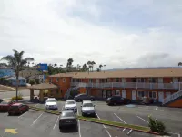 Redondo Inn and Suites - parking