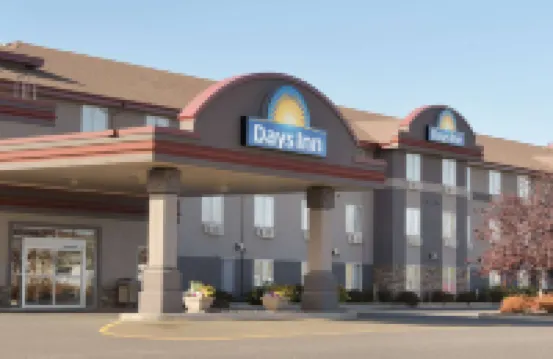 Days Inn & Suites by Wyndham Thunder Bay