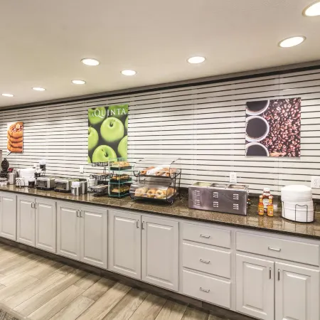 La Quinta Inn & Suites by Wyndham Fargo-Medical Center