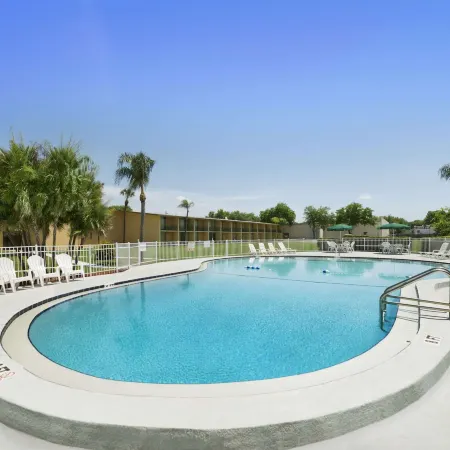 Howard Johnson by Wyndham Winter Haven FL
