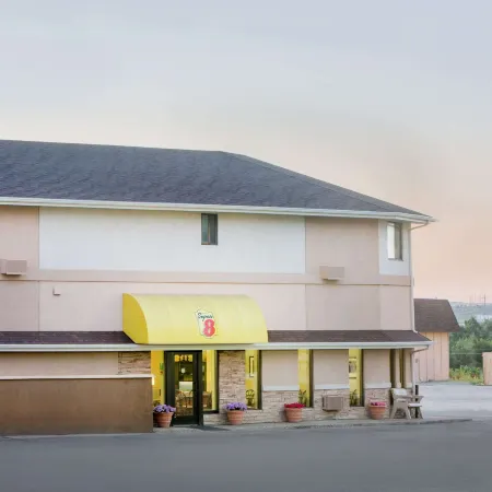 Super 8 by Wyndham Casper West by the River